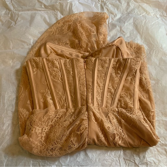 HOUSE OF CB ‘ Czarina’ Beige Mini Strapless Lace dress - Picture 3 of 5